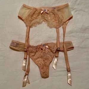super sexy peach lace AgentProvocateur suspenders & matching thong